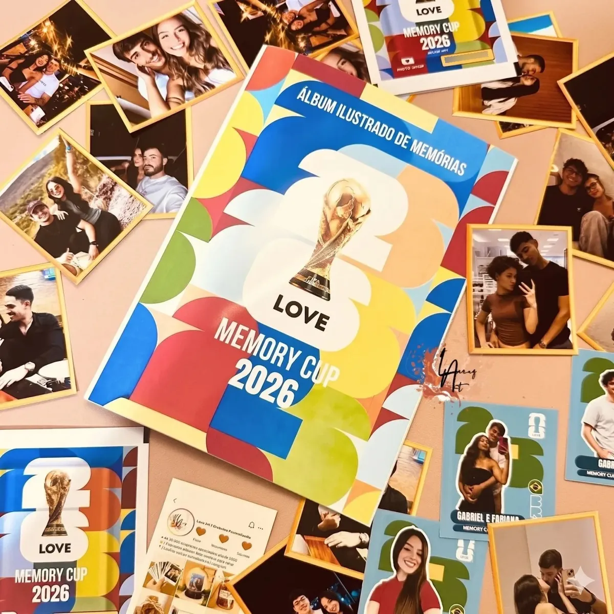 Capa do álbum de memórias casal Copa 2026 com fotos e elementos decorativos coloridos.